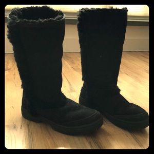 UGGS knee high boot - barely used.
